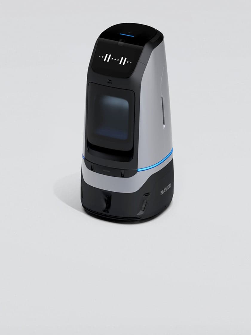 館内を動くロボット